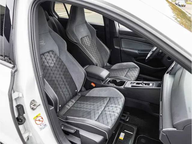 Volkswagen golf 1.5 etsi 2x r-line automaat 2021 panodak harman/kardon keyless iq light matrix led camera 18"inch - afbeelding 36 van  43