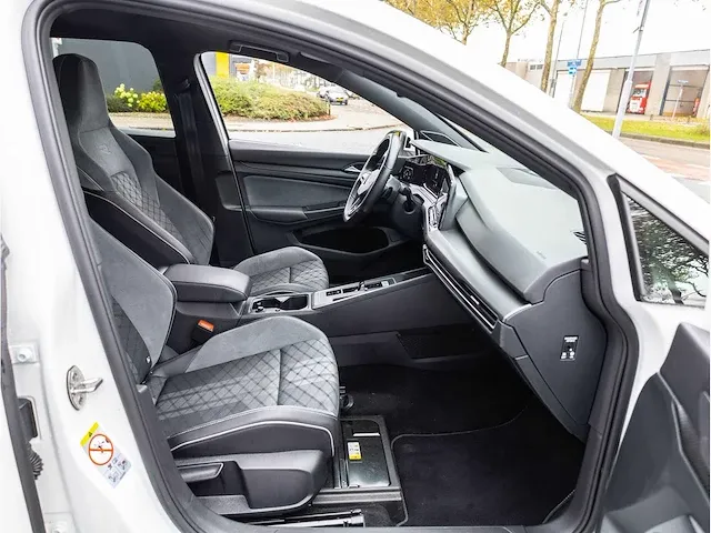 Volkswagen golf 1.5 etsi 2x r-line automaat 2021 panodak harman/kardon keyless iq light matrix led camera 18"inch - afbeelding 35 van  43