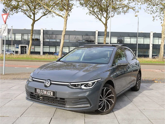 Volkswagen golf 1.5 etsi automaat 2023 fabrieksgarantie - afbeelding 1 van  31