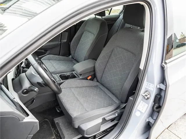 Volkswagen golf 1.5 etsi life automaat 2020 keyless go & entry achteruitrijcamera adaptive cruise dodehoeksensor - afbeelding 4 van  31