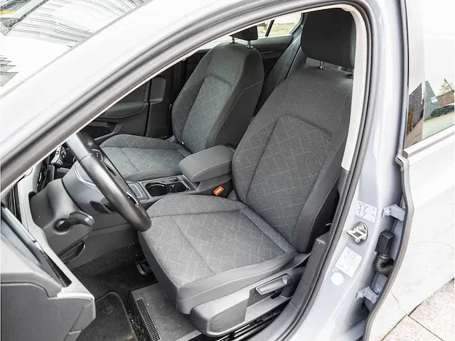 Volkswagen golf 1.5 etsi life automaat 2020 keyless go & entry achteruitrijcamera adaptive cruise dodehoeksensor - afbeelding 4 van  31