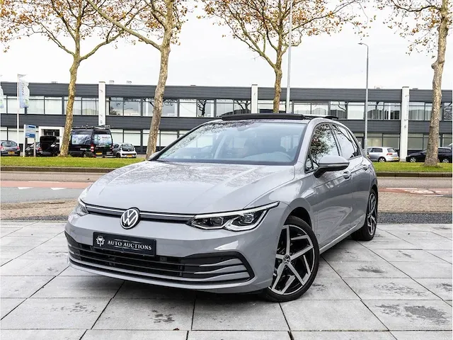 Volkswagen golf 1.5 etsi life automaat 2020 panoramadak iq light matrix led memory massage dodehoeksensor 18"inch - afbeelding 1 van  43