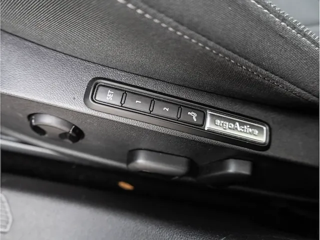 Volkswagen golf 1.5 etsi life automaat 2020 panoramadak iq light matrix led memory massage dodehoeksensor 18"inch - afbeelding 21 van  43