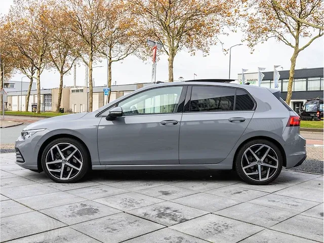 Volkswagen golf 1.5 etsi life automaat 2020 panoramadak iq light matrix led memory massage dodehoeksensor 18"inch - afbeelding 12 van  43