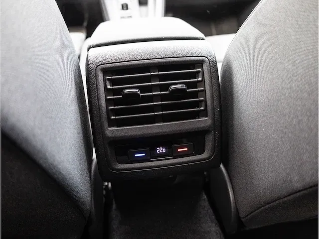 Volkswagen golf 1.5 etsi life automaat 2020 panoramadak iq light matrix led memory massage dodehoeksensor 18"inch - afbeelding 28 van  43