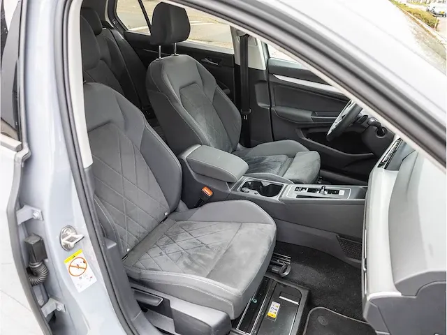 Volkswagen golf 1.5 etsi life automaat 2020 panoramadak iq light matrix led memory massage dodehoeksensor 18"inch - afbeelding 33 van  43