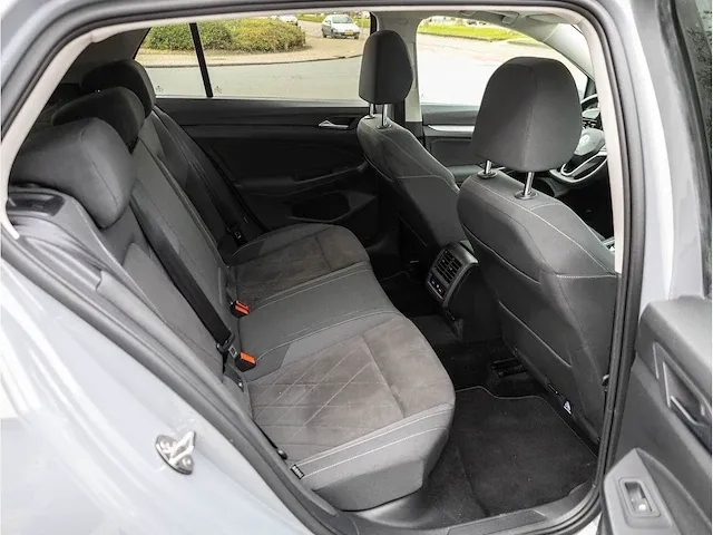 Volkswagen golf 1.5 etsi life automaat 2020 panoramadak iq light matrix led memory massage dodehoeksensor 18"inch - afbeelding 35 van  43