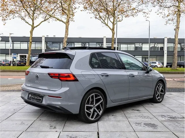 Volkswagen golf 1.5 etsi life automaat 2020 panoramadak iq light matrix led memory massage dodehoeksensor 18"inch - afbeelding 39 van  43