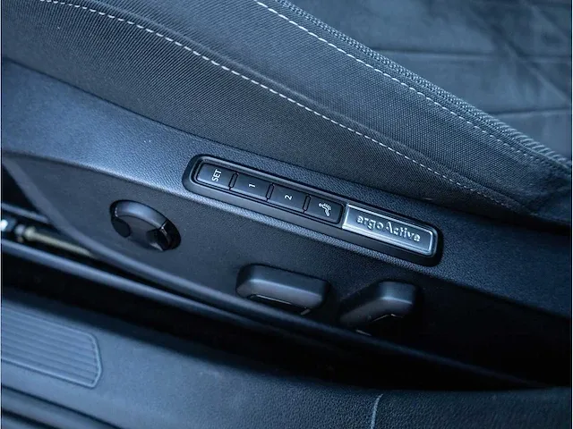 Volkswagen golf 1.5 etsi style automaat 2020 keyless go & entry iq light matrix led memory massage dodehoeksensor - afbeelding 16 van  33