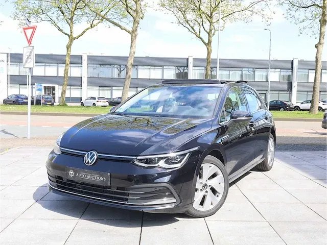 Volkswagen golf 1.5 etsi style automaat 2021 panoramadak iq light matrix led memory massage achterbank verwarmd - afbeelding 1 van  37