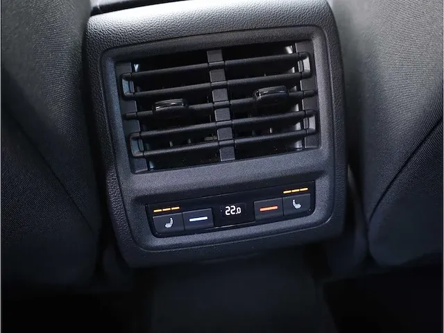 Volkswagen golf 1.5 etsi style automaat 2021 panoramadak iq light matrix led memory massage achterbank verwarmd - afbeelding 24 van  37