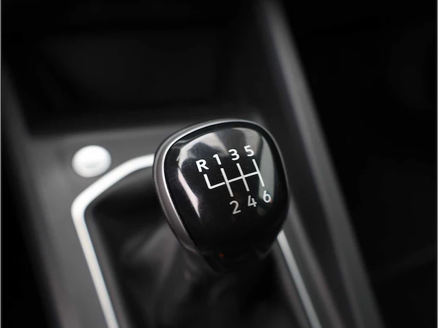 Volkswagen golf 1.5 tsi life 2020 camera stoelverwarming adaptive navigatiesysteem - afbeelding 13 van  27