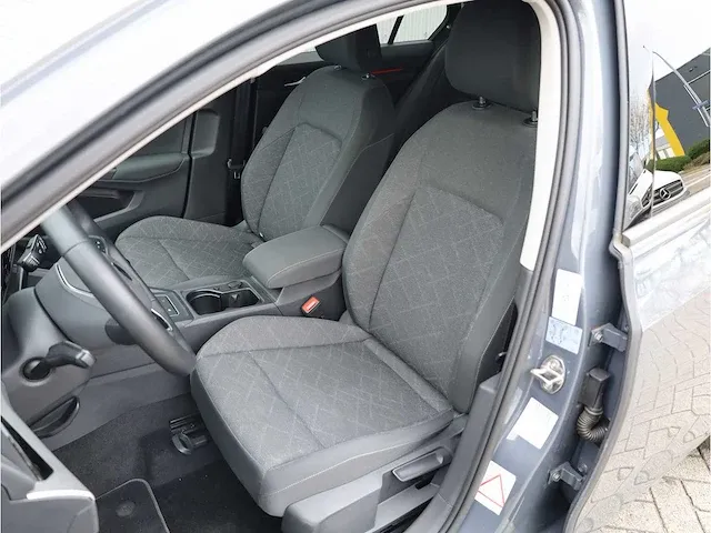 Volkswagen golf 1.5 tsi life 2020 camera stoelverwarming adaptive navigatiesysteem - afbeelding 5 van  27
