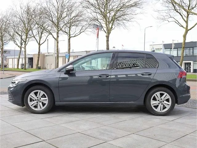 Volkswagen golf 1.5 tsi life 2020 camera stoelverwarming adaptive navigatiesysteem - afbeelding 12 van  27