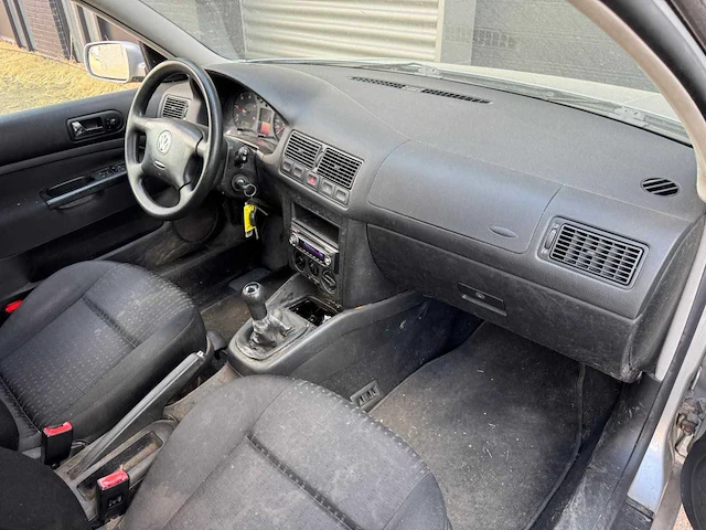 Volkswagen golf 1.9 tdi car 2002 | 19-js-gn i - afbeelding 9 van  19