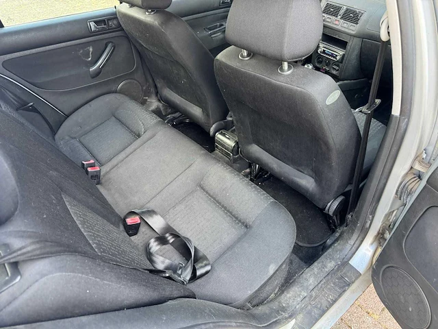 Volkswagen golf 1.9 tdi car 2002 | 19-js-gn i - afbeelding 18 van  19