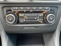 Volkswagen golf 2.0 tdi highline bluemotion| hz-014-r i - afbeelding 17 van  31