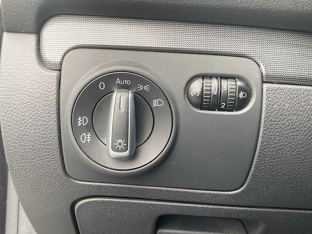 Volkswagen golf 2.0 tdi highline bluemotion| hz-014-r i - afbeelding 30 van  31