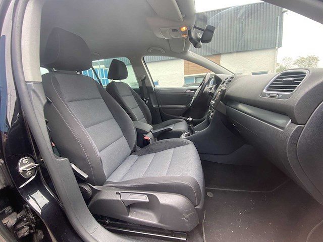 Volkswagen golf 2.0 tdi highline bluemotion| hz-014-r i - afbeelding 24 van  31