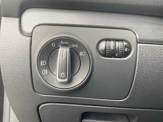 Volkswagen golf 2.0 tdi highline bluemotion| hz-014-r i - afbeelding 30 van  31