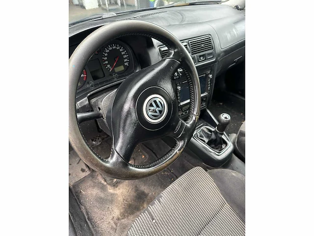 Volkswagen golf 4 personenauto - afbeelding 3 van  13