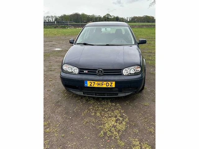Volkswagen golf 4 personenauto - afbeelding 1 van  13