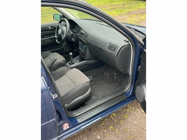 Volkswagen golf 4 personenauto - afbeelding 13 van  13