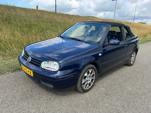Volkswagen golf cabriolet 2.0 highline 2001 | 81-hg-kx i - afbeelding 1 van  16