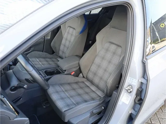 Volkswagen golf gte 1.4 e-hybrid phev 245pk automaat camera carplay/android adaptive navi led dab - afbeelding 4 van  34