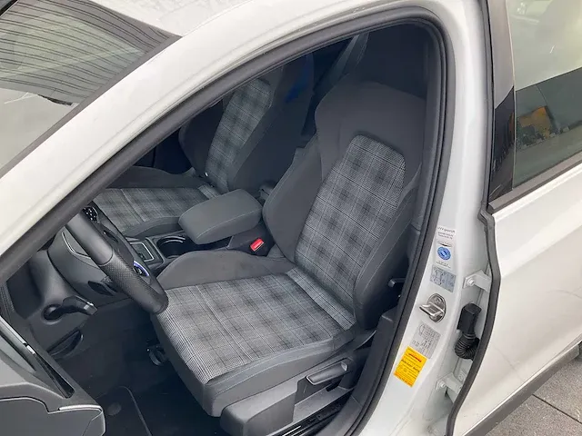 Volkswagen golf gte 1.4 ehybrid phev 245pk automaat 2021 achteruitrijcamera virtual cockpit carplay/android led dab - afbeelding 4 van  31