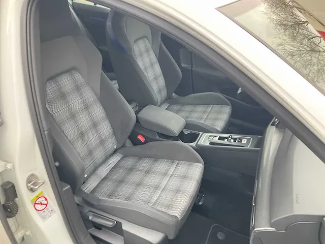 Volkswagen golf gte 1.4 ehybrid phev 245pk automaat 2021 achteruitrijcamera virtual cockpit carplay/android led dab - afbeelding 22 van  31