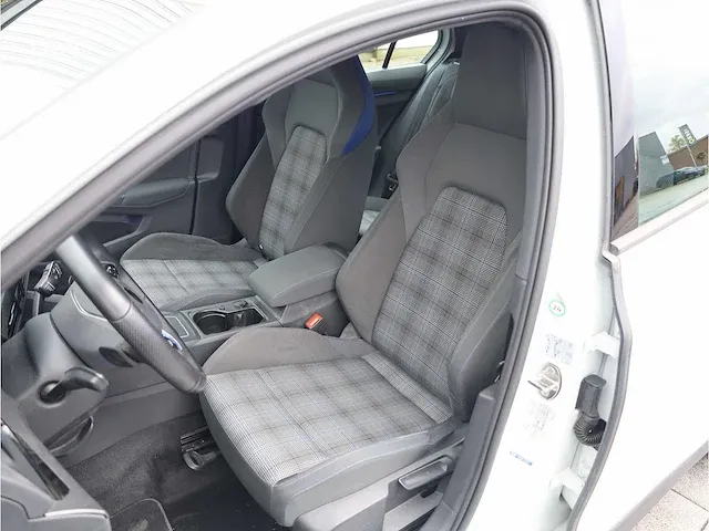 Volkswagen golf gte 1.4 ehybrid phev 245pk automaat 2021 adaptive cruise stoel&stuurverwarming carplay navi - afbeelding 4 van  32