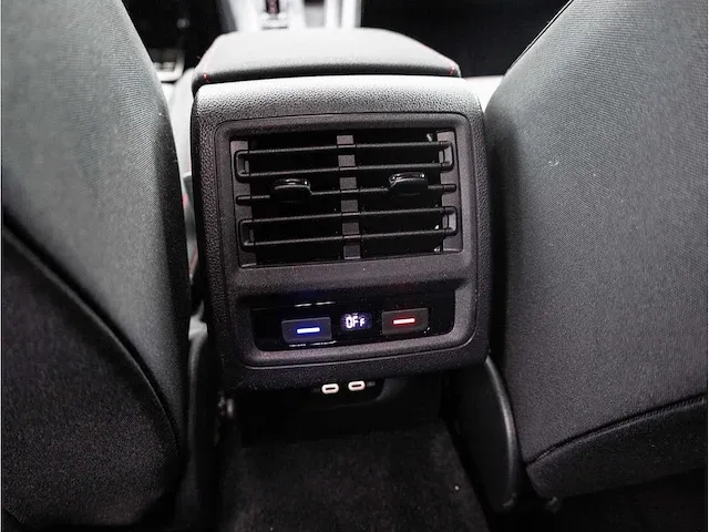 Volkswagen golf gti 2.0 tsi 245pk automaat 2020 achteruitrijcamera stoel & stuurverwarming led mistlampen 19"inch - afbeelding 25 van  39