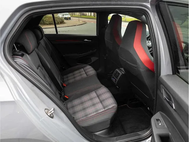 Volkswagen golf gti 2.0 tsi 245pk automaat 2020 achteruitrijcamera stoel & stuurverwarming led mistlampen 19"inch - afbeelding 31 van  39
