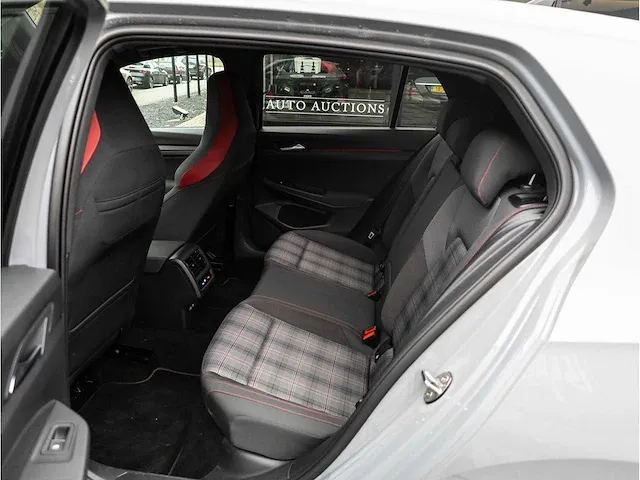 Volkswagen golf gti 2.0 tsi 245pk automaat 2020 achteruitrijcamera stoel & stuurverwarming led mistlampen 19"inch - afbeelding 32 van  39