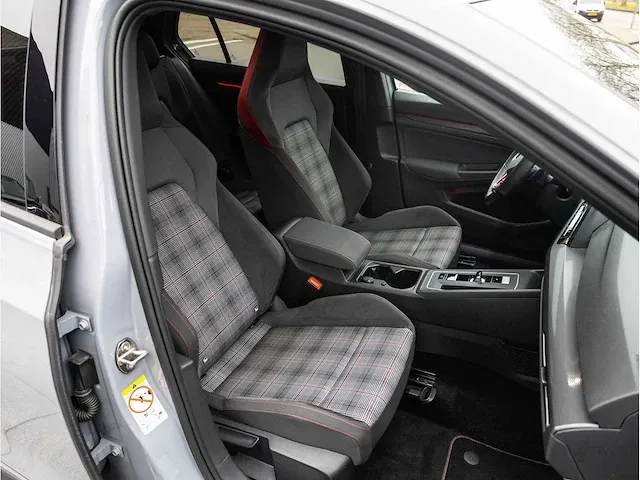 Volkswagen golf gti 2.0 tsi 245pk automaat 2020 achteruitrijcamera stoel & stuurverwarming led mistlampen 19"inch - afbeelding 33 van  39