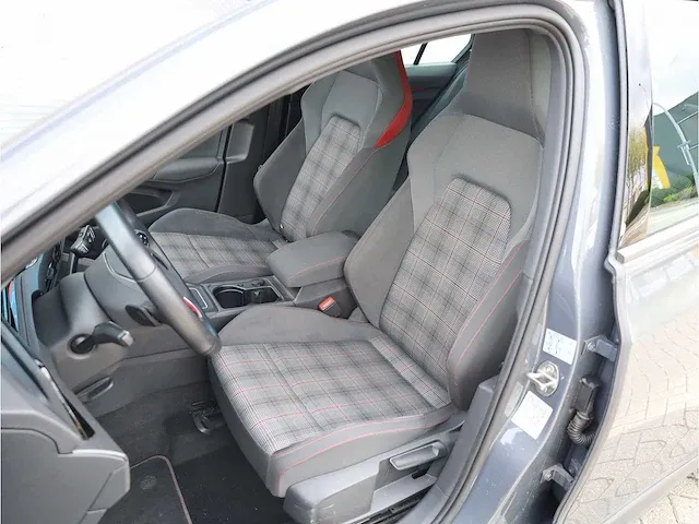 Volkswagen golf gti 2.0 tsi 245pk automaat 2021 achteruitrijcamera stoel&stuurverwarming adaptive cruise - afbeelding 4 van  34