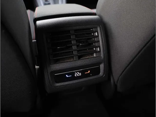 Volkswagen golf gti 2.0 tsi 245pk automaat 2021 achteruitrijcamera stoel&stuurverwarming adaptive cruise - afbeelding 24 van  34