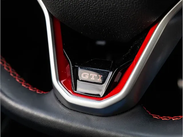 Volkswagen golf gti clubsport 2.0 tsi 300pk automaat 2021 panoramadak achteruitrijcamera adaptive cruise 19"inch - afbeelding 26 van  36