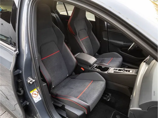 Volkswagen golf gti clubsport 2.0 tsi 300pk automaat 2021 panoramadak achteruitrijcamera adaptive cruise 19"inch - afbeelding 28 van  36