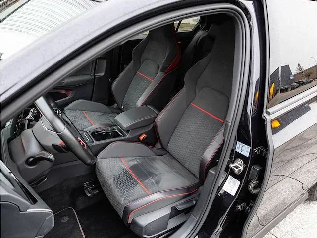 Volkswagen golf gti clubsport 2.0 tsi 300pk automaat 2021 panoramadak adaptive cruise led dab 18"inch, x-702-hd - afbeelding 5 van  31