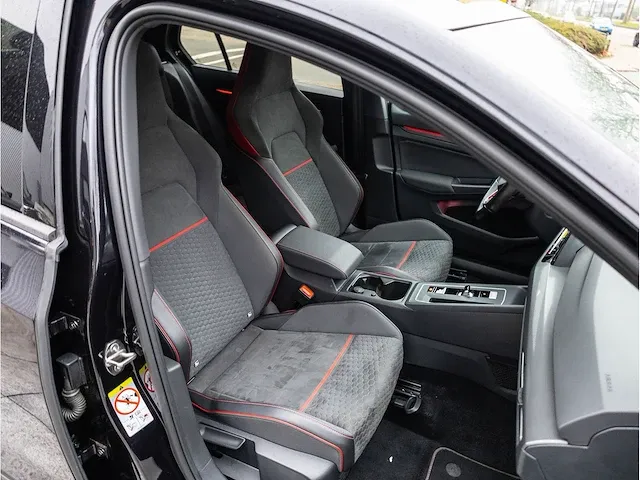 Volkswagen golf gti clubsport 2.0 tsi 300pk automaat 2021 panoramadak adaptive cruise led dab 18"inch, x-702-hd - afbeelding 24 van  31