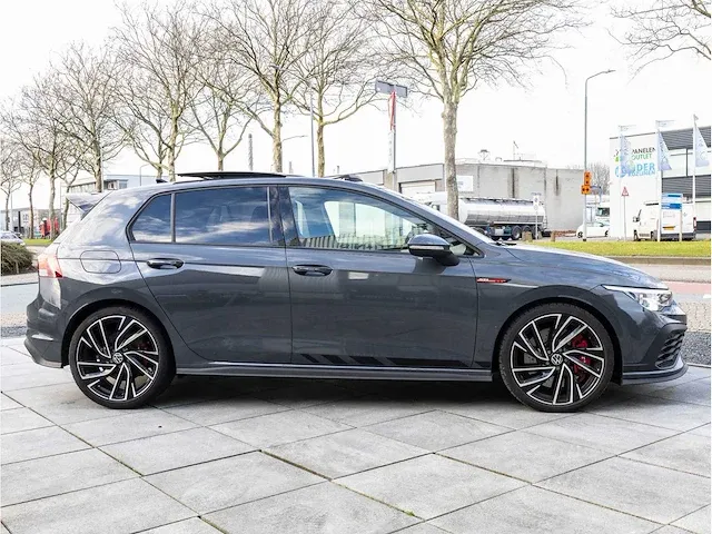 Volkswagen golf gti clubsport 2.0 tsi 300pk automaat 2021 panoramadak camera adaptive cruise 19"inch hagelschade - afbeelding 32 van  35