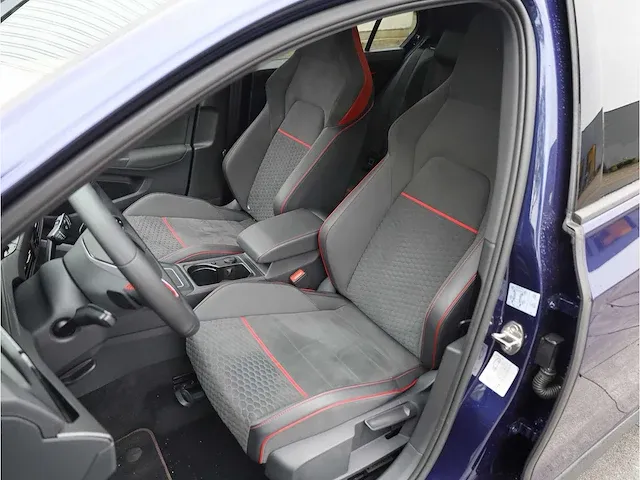 Volkswagen golf gti clubsport 2.0 tsi 300pk automaat 2022 pano camera adaptive stoel&stuurverwarming 19''inch - afbeelding 3 van  35