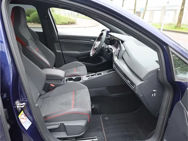 Volkswagen golf gti clubsport 2.0 tsi 300pk automaat 2022 pano camera adaptive stoel&stuurverwarming 19''inch - afbeelding 14 van  35