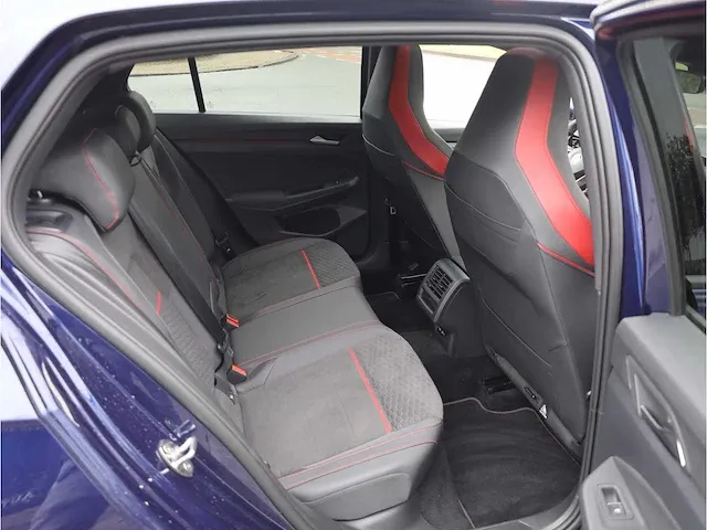 Volkswagen golf gti clubsport 2.0 tsi 300pk automaat 2022 pano camera adaptive stoel&stuurverwarming 19''inch - afbeelding 27 van  35