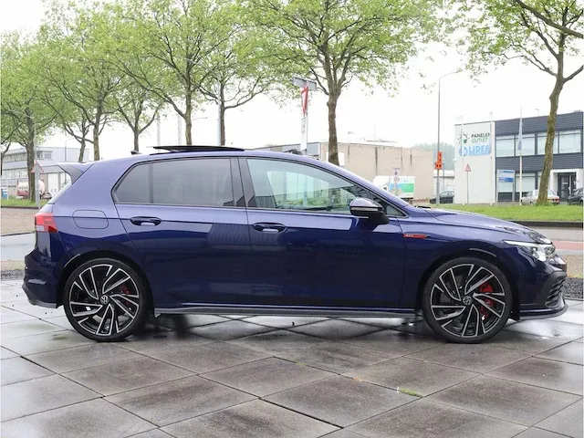Volkswagen golf gti clubsport 2.0 tsi 300pk automaat 2022 pano camera adaptive stoel&stuurverwarming 19''inch - afbeelding 32 van  35