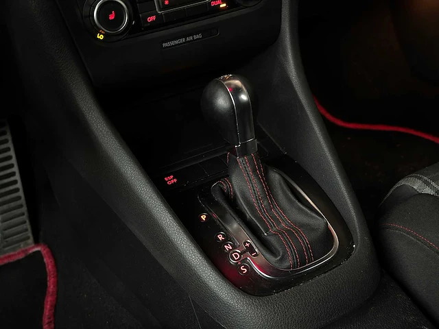 Volkswagen golf gti vi 2.0 dsg 211pk 2010 (new engine 71.547) golf 6, j-699-tz - afbeelding 44 van  89