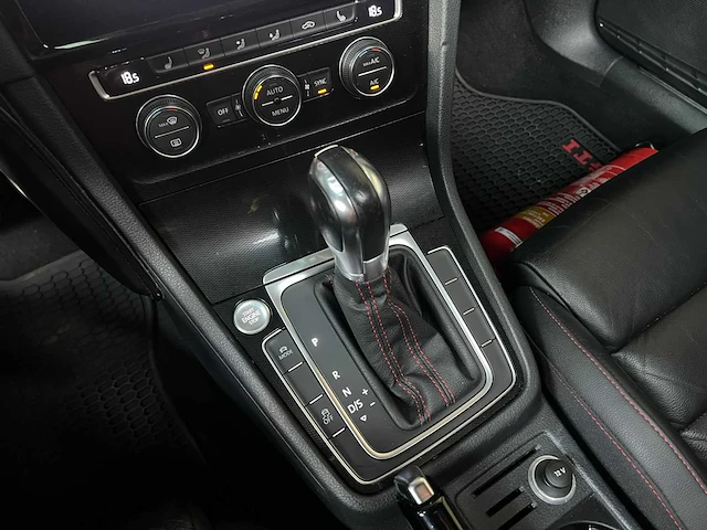 Volkswagen golf gti viii 2.0 tsi 320pk 2015, h-108-fj - afbeelding 40 van  64
