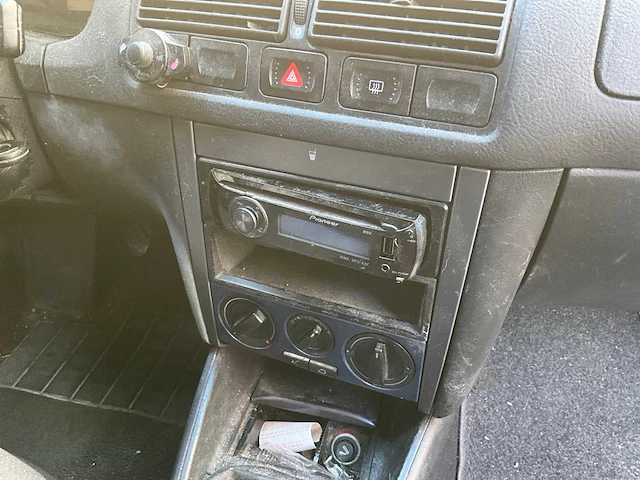 Volkswagen golf personenauto - afbeelding 8 van  11